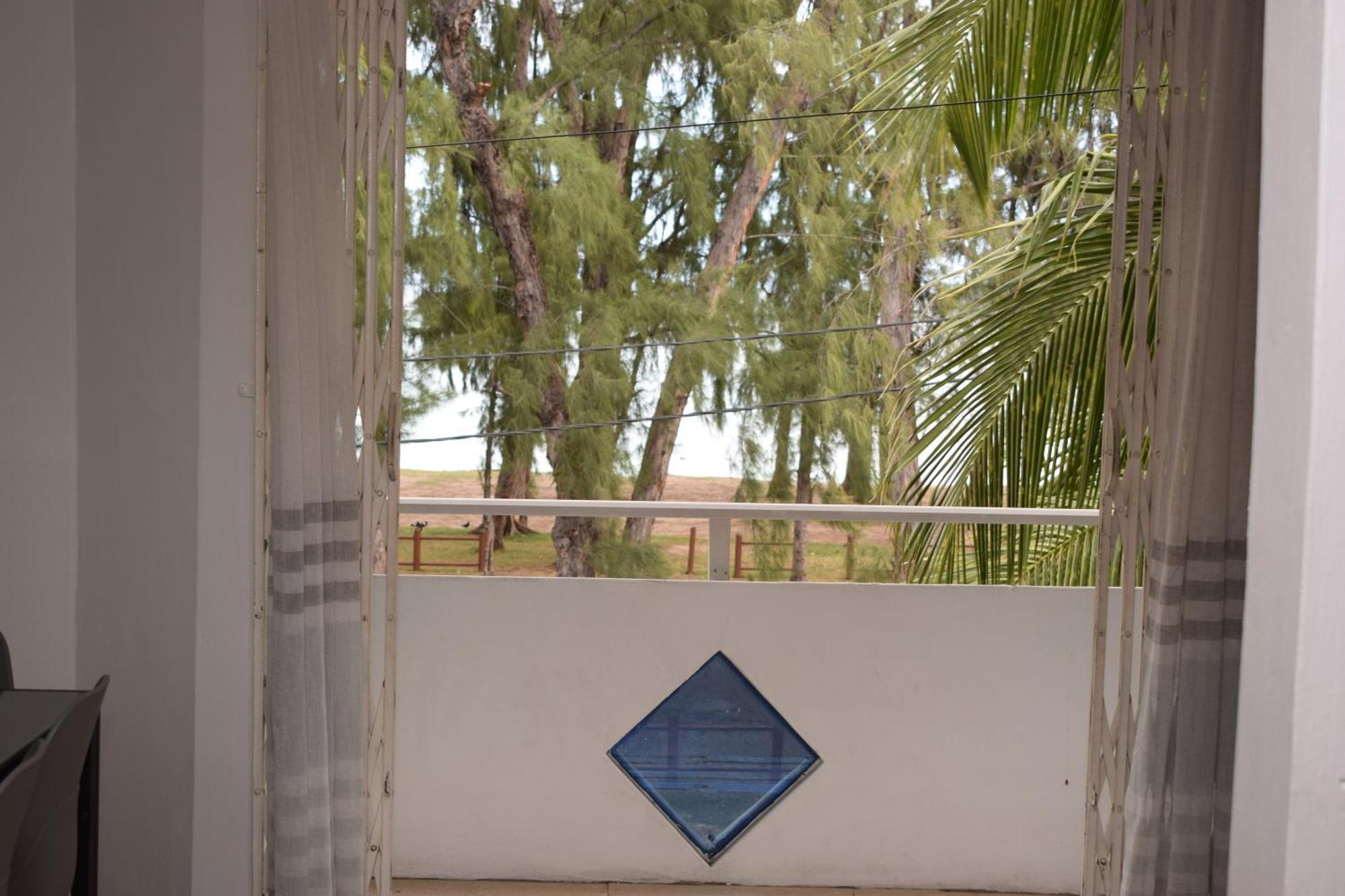 Sea Front Apartment Villa Flic-en-Flacq Exteriör bild